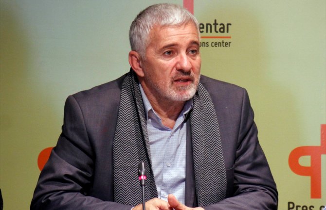 Za čiji račun Perović radi: “Odupri se” ne postoji, a on bi da okuplja opoziciju!