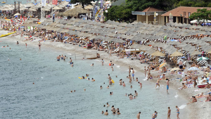 Kome smetaju turisti iz Srbije: Crnogorska vrhuška iz petnih žila se upinje da potpuno rasrbi srpsku Spartu!