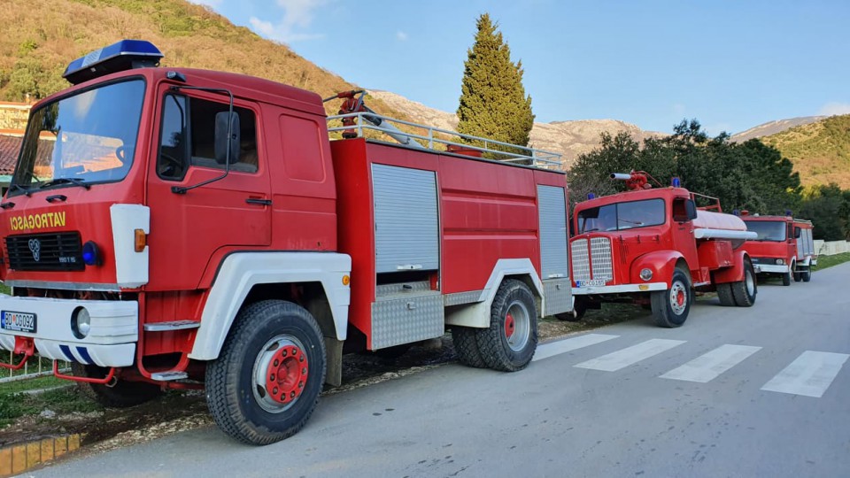 Saznajemo: Specijalne jedinice upale u Vatrogasnu u Budvu!