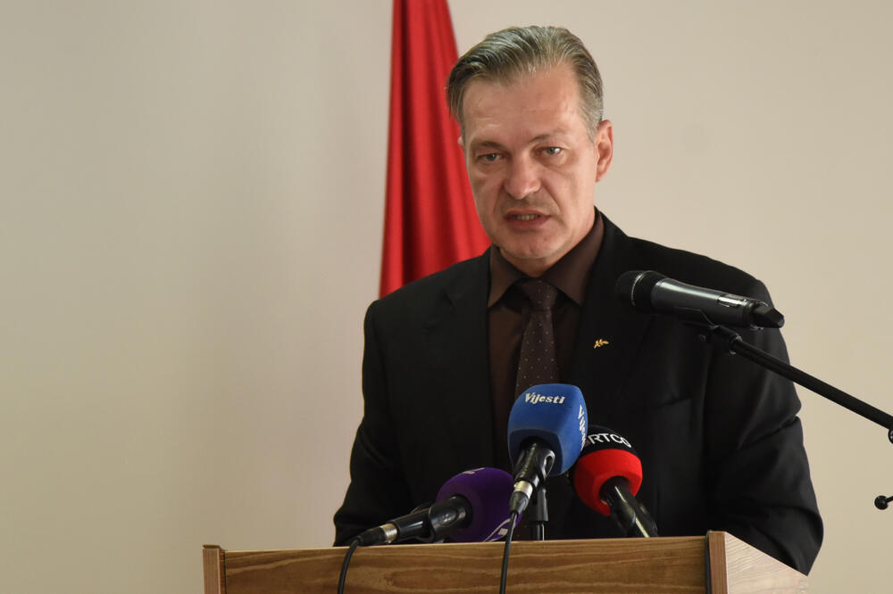 Prevara u Budvi: Pučista Bulatović angažovao privatno obezbjeđenje da zabrani ulazak u zgradu Careviću i Radoviću
