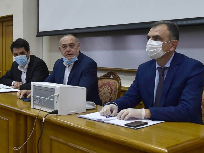 Milan Knežević o nedolasku Đokovića: Milutin i Kenan da odigraju teniski meč, nagrada da bude džak kenebeka!