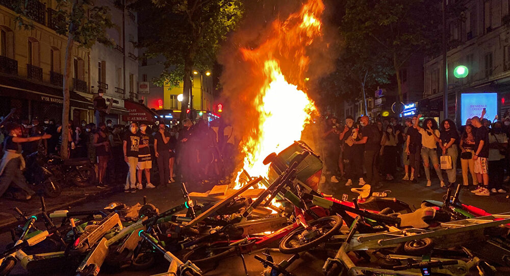 Gori i Pariz: Masovni izlivi bijesa i destrukcija na francuskim ulicama!