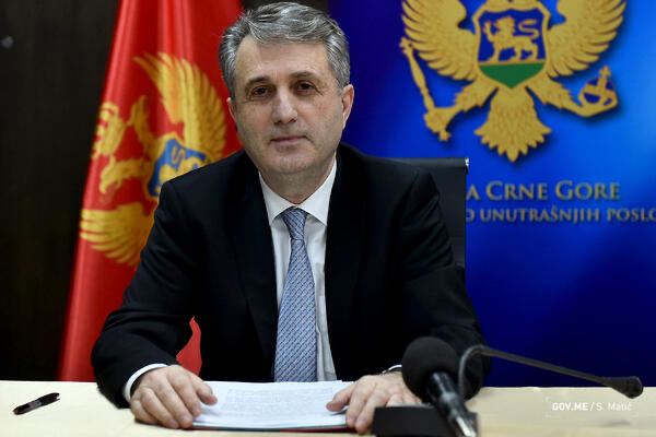Nuhodžić: Svi policajci sa zaštitnom opremom i pripadnici interventne će imati identifikacione oznake