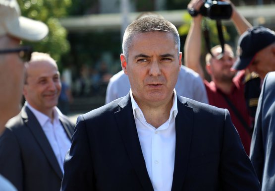 Veljović: Devedesetih godina crkva u jednoj ruci držala krst a u drugoj mitraljez