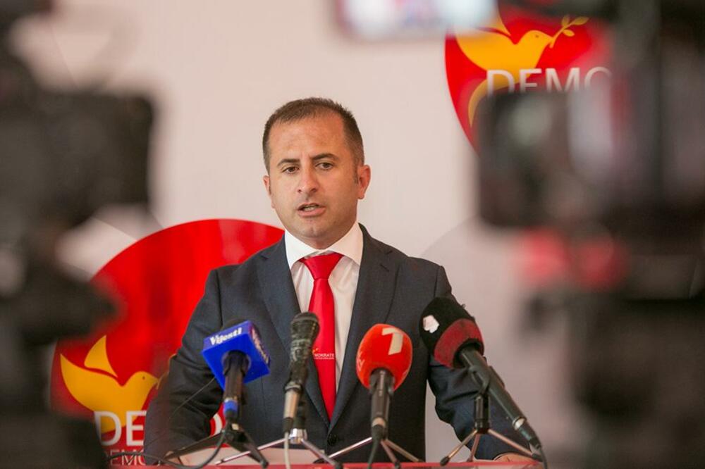 “Zbog dnevnica koje dobija privatno obezbjeđenje, zaposleni u Opštini i ustanovama ne primaju plate”