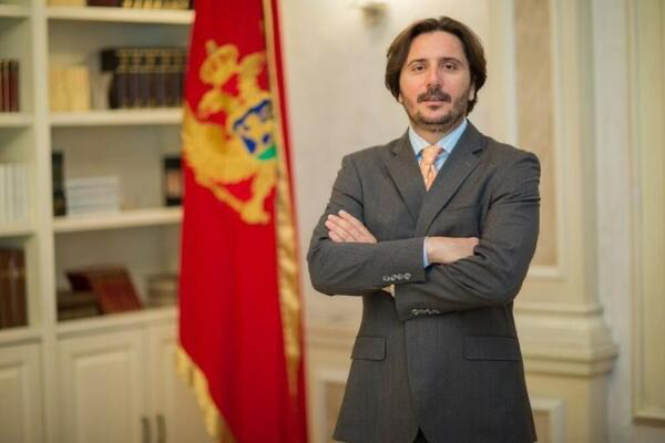 Divanović udario samo na DF: Neću smijeniti sekretare iz redova Demokrata, Demosa i SDP-a!