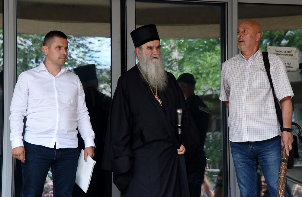 Advokati: Nadležni ćute i neće da utvrde da li je tužilac lagao kad je rekao da je policija nezakonito držala Mitropolita u CB Podgorica!
