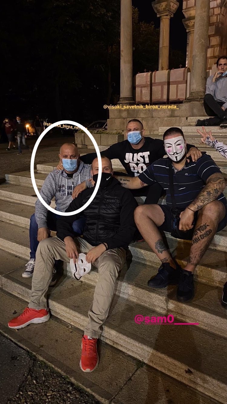 Fotografije kruže Instagramom: Na protestu ispred Skupštine Srbije i Ranko Crni Đurišić, osuđivano lice iz Crne Gore!