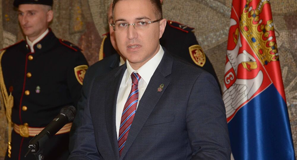 Stefanović: Cilj protesta da se nasilno preuzme vlast, povređeno 10 policajaca