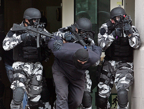 Velika akcija srpske policije i FBI: Crnogorski državljanin dio kriminalne grupe koja je internet prevarom zaradila 70 miliona dolara!