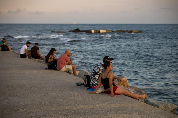 Policija blokirala pristup plažama u Barseloni zbog širenja koronavirusa