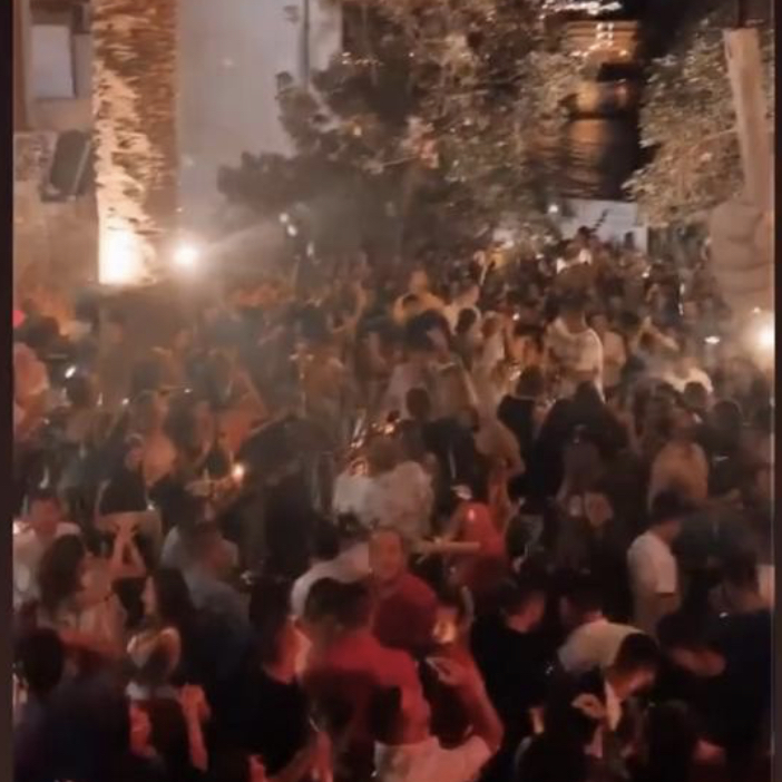 NKT samo juriša na Crkvu: U lokalu Casadelpapel u Ulcinju prekršenje sve mjere, organizovana žurka, preko 300 ljudi na jednom mjestu, nadležni ćute! (FOTO i VIDEO)