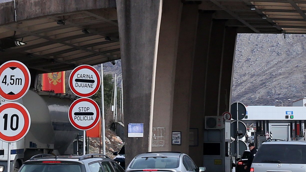 Turista iz Njemačke nije dao novac za prelazak granice, podnijete krivične prijave zbog nepostupanja po mjerama NKT
