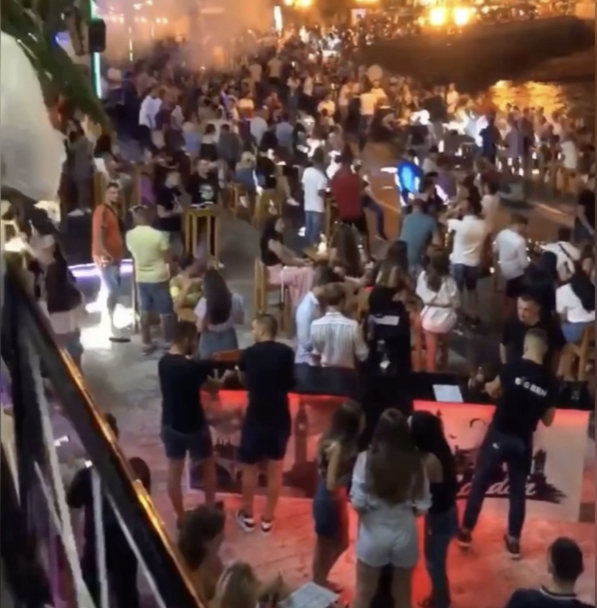 Ulcinj van kontrole države: Stotine ljudi na žurkama u lokalima, mjere NKT-a niko ne poštuje, zaraza prijeti! (VIDEO i FOTO)