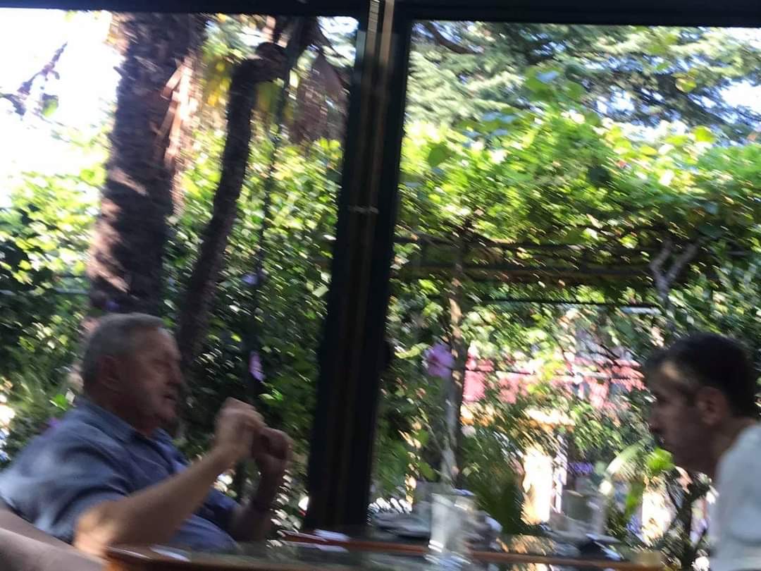 Ima neka tajna veza: Džaković na brifingu sa ocem Lazara Rađenovića! (FOTO)