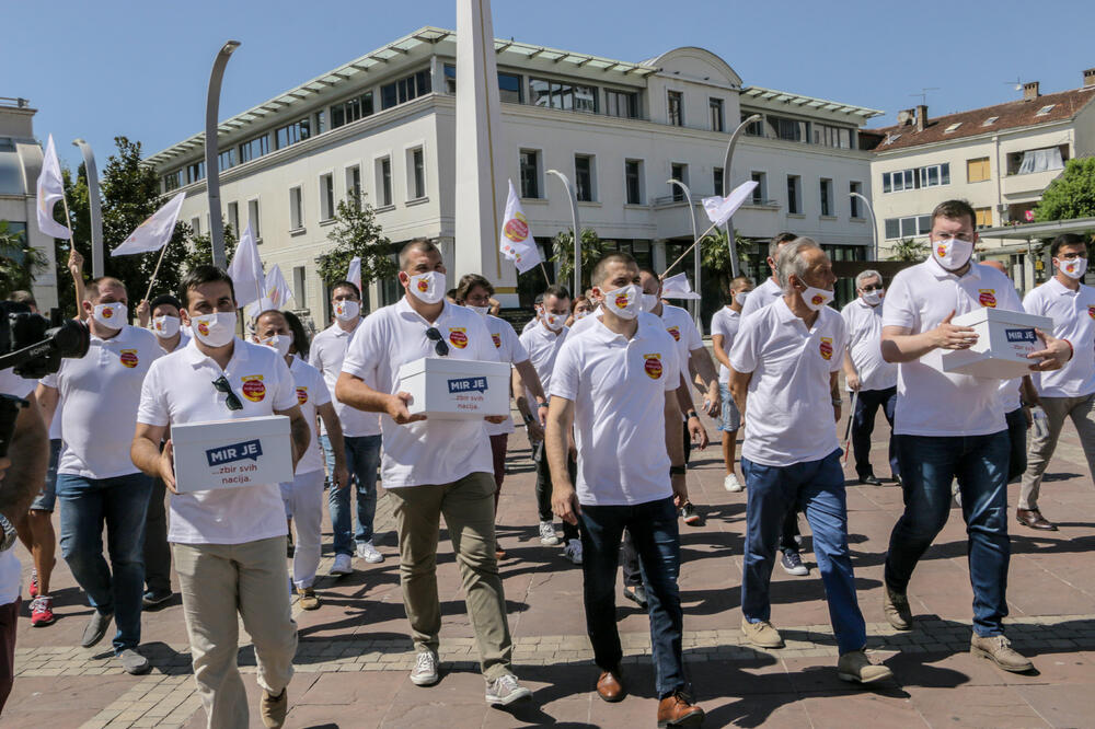 “Mir je naša nacija”: DPS vidno drhti pred porukama mira