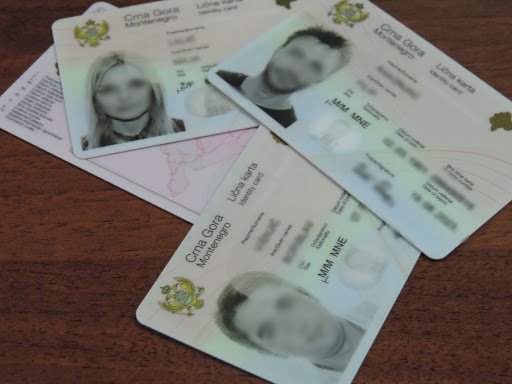 Opozicioni aktivisti češljaju teren: Spremaju spisak osoba koje kupuju lične karte za izbore u svim gradovima!