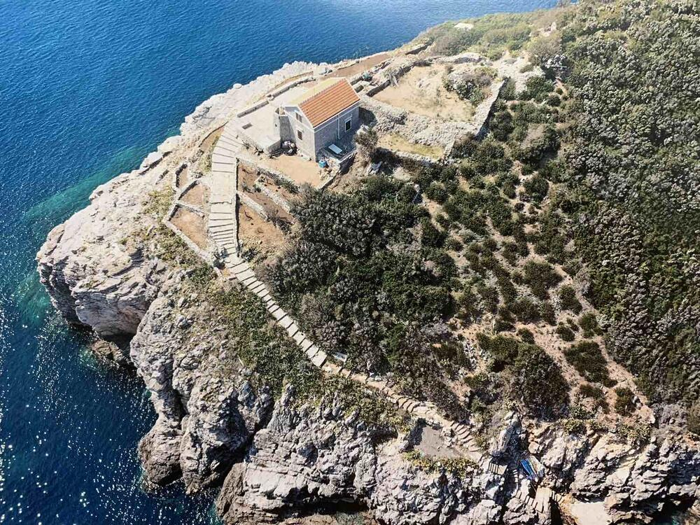 DF Budva otkrio korupciju: Stevan Džaković oborio vlast, da bi uknjižio vilu i javni put na ostrvu Sveti Nikola