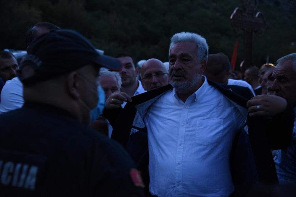 Krivokapić ispred Hrama: Zabranili su auto litije, desio im se narod! (VIDEO)