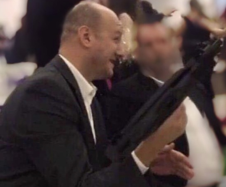 Astrit Hodža nije sankcionisan: Potpredsjednik Ulcinja i funkcioner albanske partije sa heklerom u rukama! (FOTO)