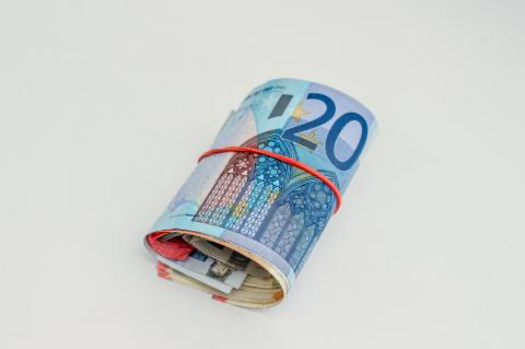 Partijama za predstojeće izbore tri miliona eura