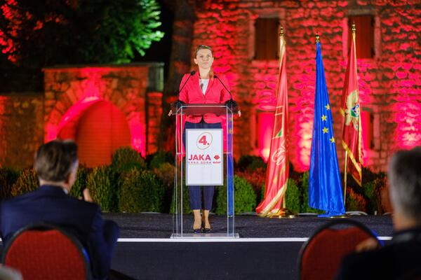 Vuksanović Stanković ne smeta kad DPS juriša na Crkvu, ali joj smeta kad se Crkva brani!