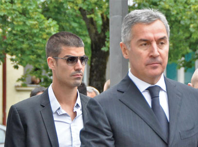 Crnogorska sumorna zbilja: Sestriću Mila Đukanovića stan od 900.000, a narod slavi dobijanje vode u Baru!