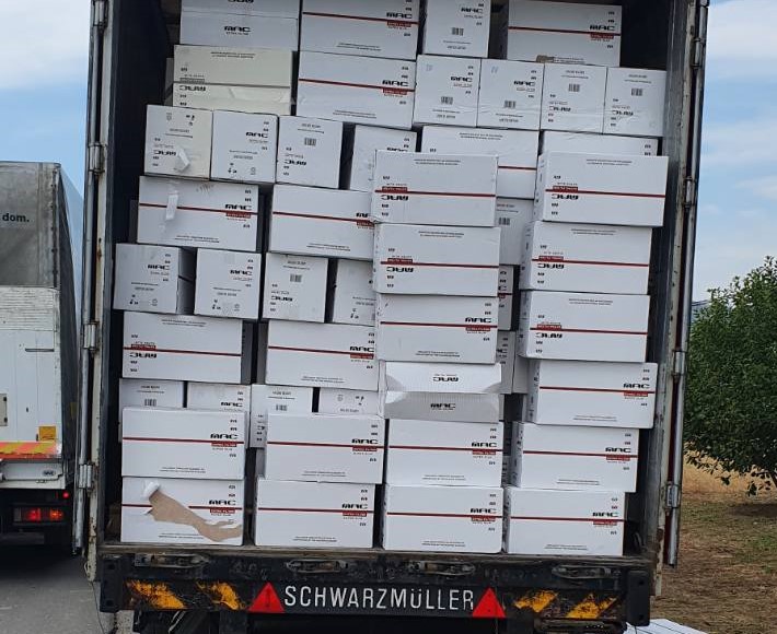 Akcija policije i carine: Zaplijenili švercovane cigarete vrijedne milion evra!