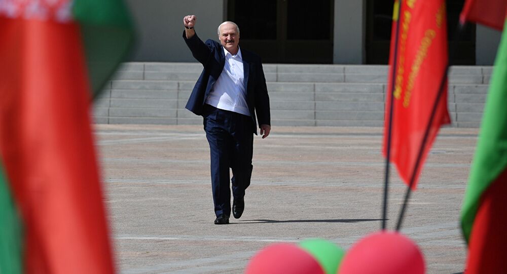 Lukašenko odgovorio Makronu: A da ja posredujem u pregovorima sa „žutim prslucima“?