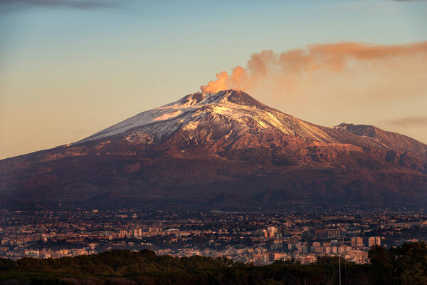 Vulkan Etna ponovo aktivan, izbacuje pepeo