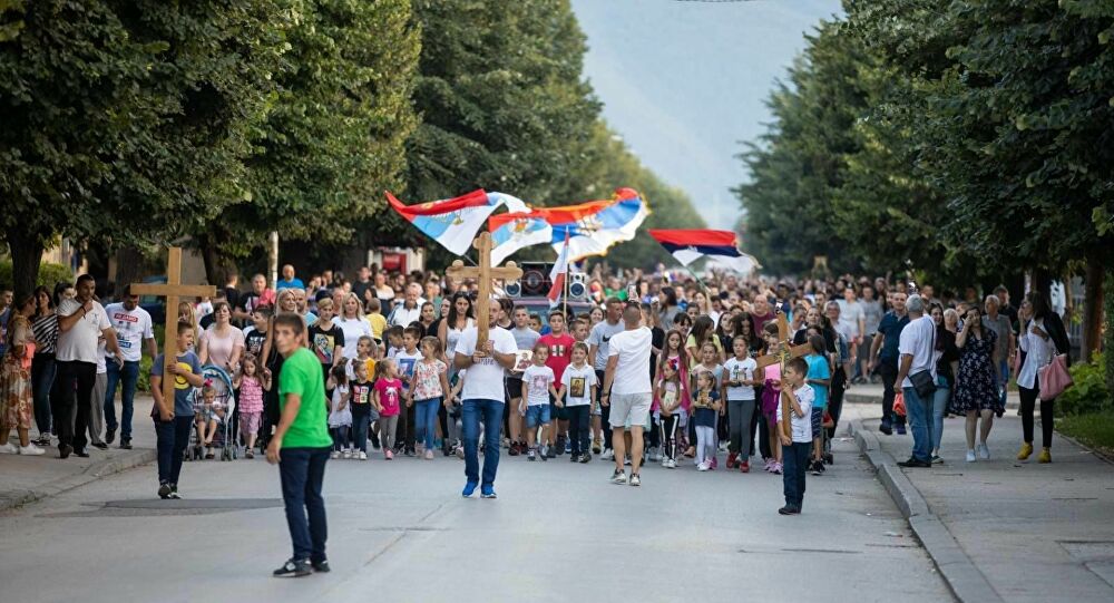 Masovne auto-litije: Nikšić „zarobljen“ automobilima, tiha litija u Pljevljima, bakljada u Beranama