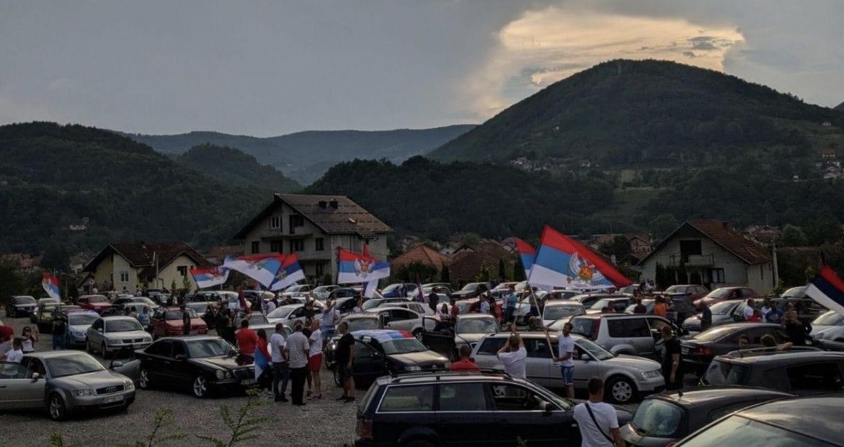 I noćas Crna Gora na nogama: Narod brani svetinje, veličanstvene auto litije! (FOTO)