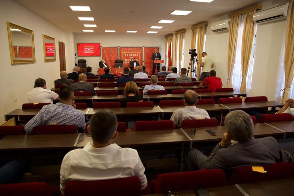 Đukanović pred 20 pristalica u Danilovgradu: Predstojeći izbori su istorijski, branimo ekonomski razvoj države