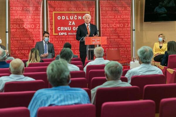 Marković sa penzionerima: Odgovornost za naše građane ne nosi Crkva!