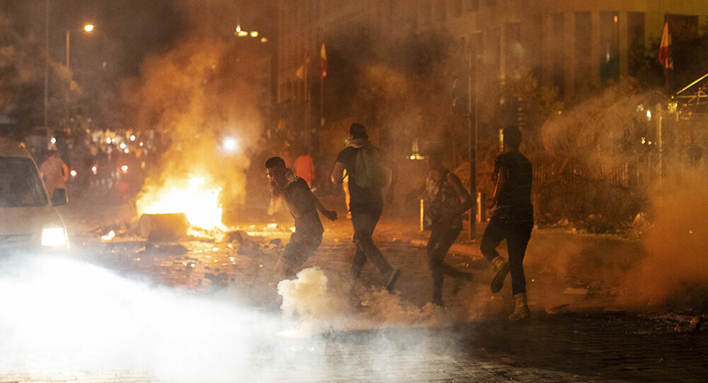 Haosu u Bejrutu: Posle eksplozije protesti i suzavci