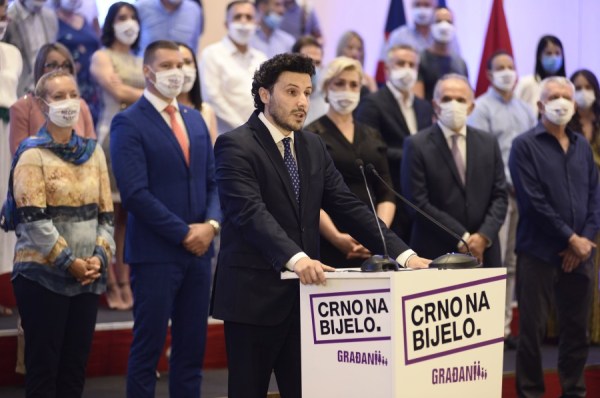 Crno na bijelo DPS-u: Prestanite da maltretirate građane telefonskim pozivima