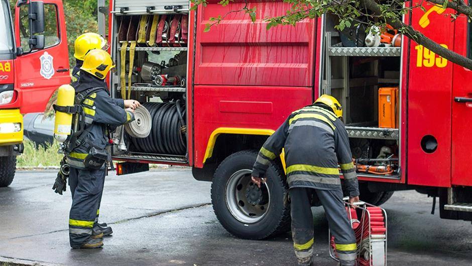 Lud, zbunjen, normalan: DPS kadar naredio u Budvi da se vatrogasna auta pale svaki drugi dan po 15 minuta! (FOTO)