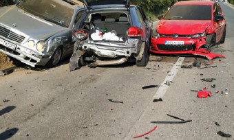 Lančani udes više automobila u Lastvi Grbaljskoj