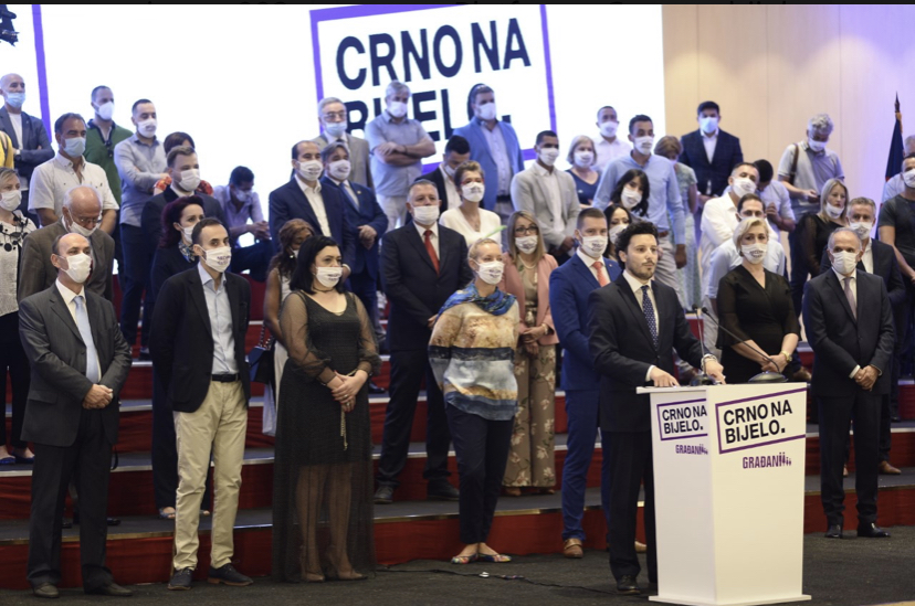 “Crno na bijelo”: Đukanović umjesto auto-puta otvorio supermarket