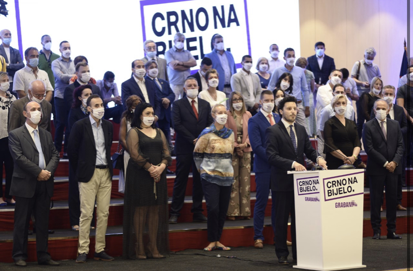 “Crno na bijelo”: DPS održao skup uprkos zabrani NKT-a, pečat na dno političkog djelovanje te partije