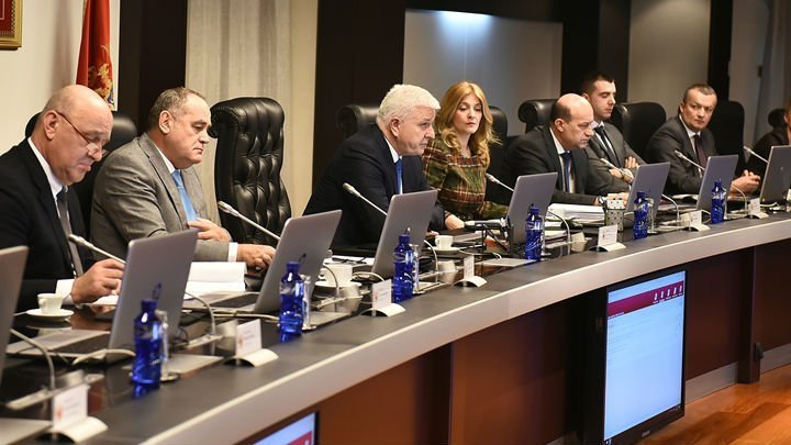 Teška ekonomska situacija: Vlada krije kako će kresati budžet nakon izbora