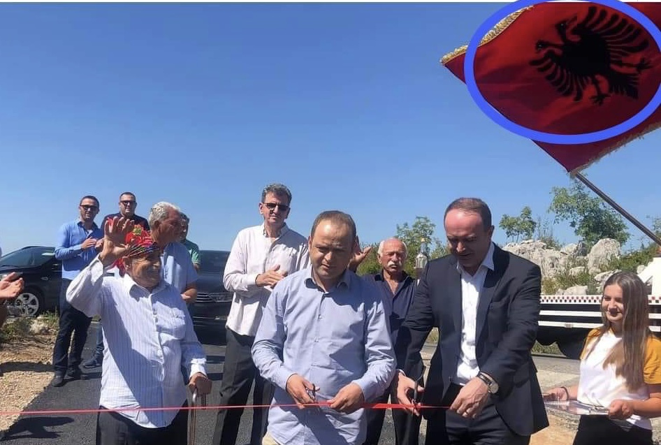 Hapse samo zbog trobojke: U blizini Podgorice vijori se albanska zastava, nadležni ćute!