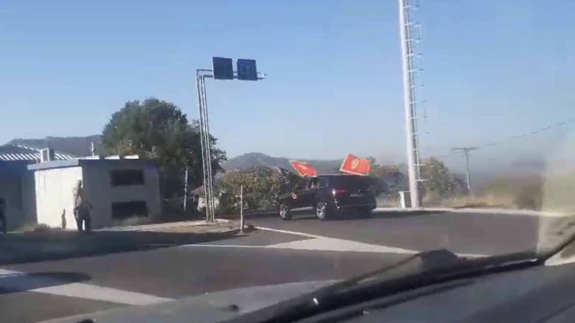Ekskluzivni snimak kako se “voli” država: “Patriote” iz Bara ne plaćaju putarinu na tunelu Sozina! (VIDEO i FOTO)