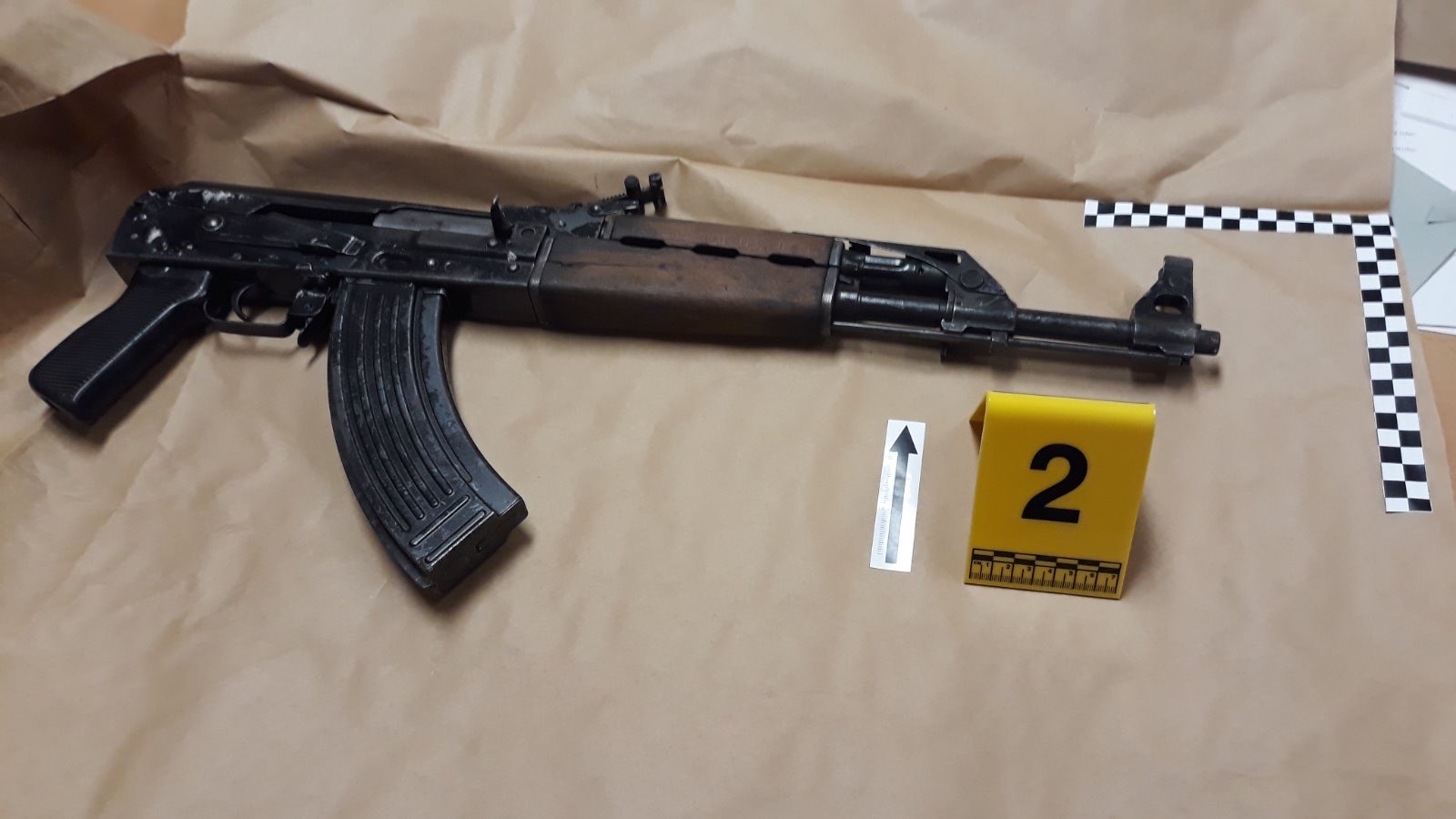 Barska policija uhapsila osobu kod koje je pronađena automatska puška