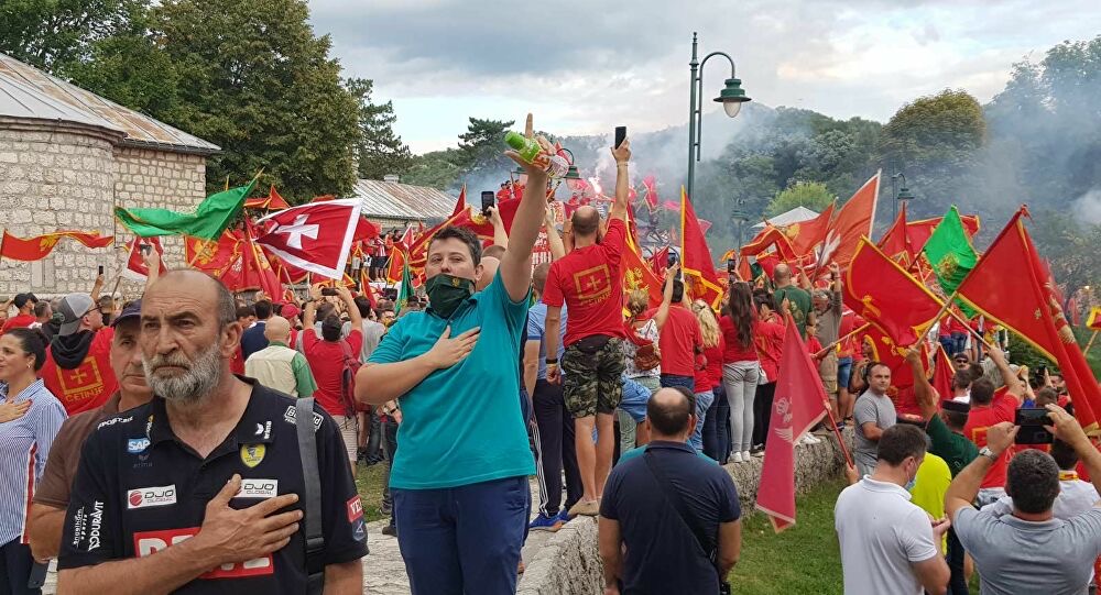 Sramno: Na Cetinju “patriote” pjevale ustaške pjesme, koje pozivaju na pokolj Srba! (VIDEO)