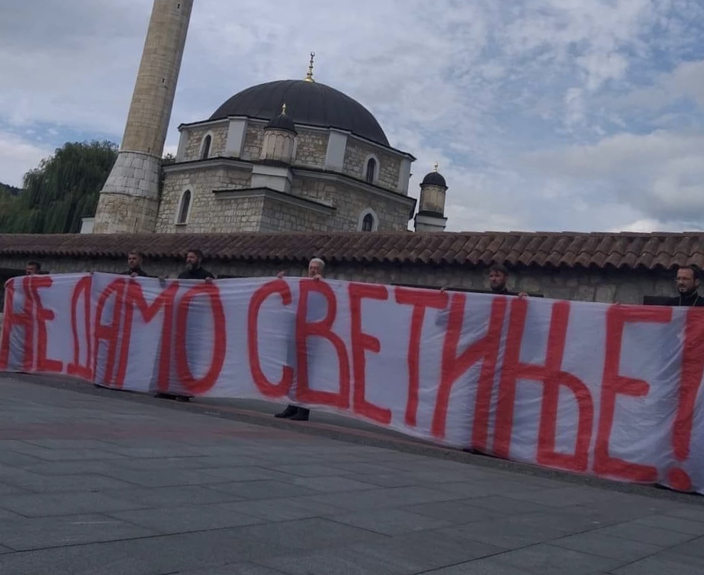 Zdravko Krivokapić i sveštenstvo brane Husein-pašinu džamiju!