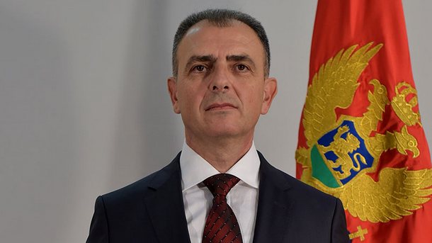 Skandal: Odlazeći ministar Kenan Hrapović bez javnog konkursa produžio mandate većini direktora Domova zdravlja!