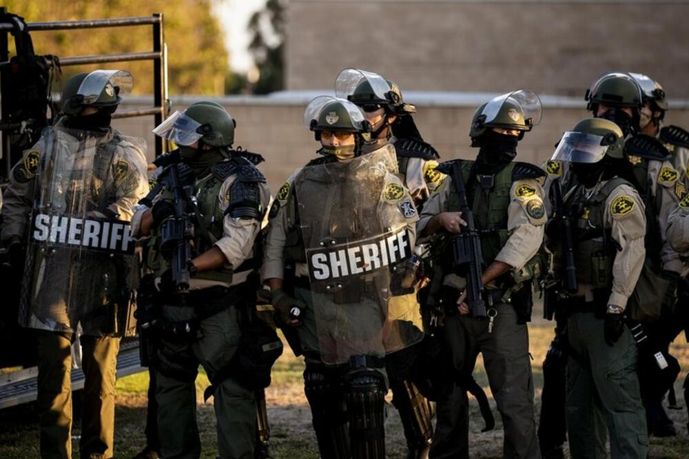 Više od 1.000 ubistava godišnje: Zašto američki policajci toliko često upotrebljavaju oružje?