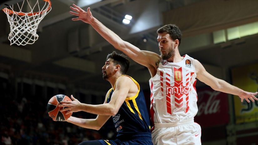 Zvezda odbila Himkijevu glavu na panju