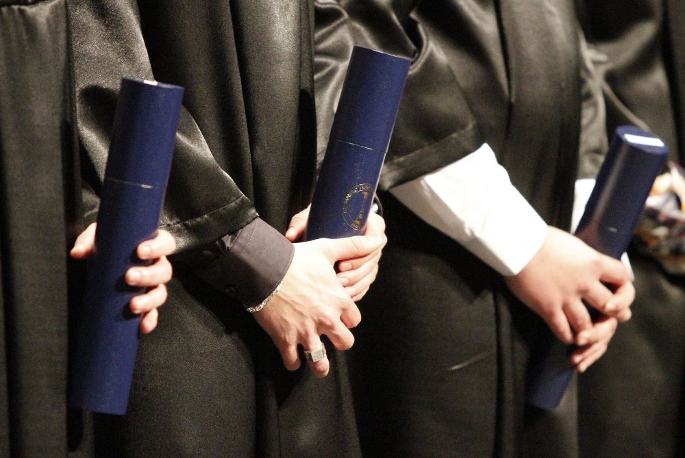 Biće predmet provjera: Sumnjive diplome policijskih starješina iz Crne Gore sa fakulteta u Banjaluci!